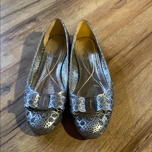Silver Ferragamo Varina flats